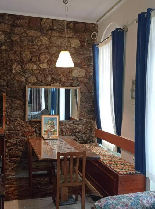 The -300 -A Centrally Located Heritage Home EEsparta Exterior foto