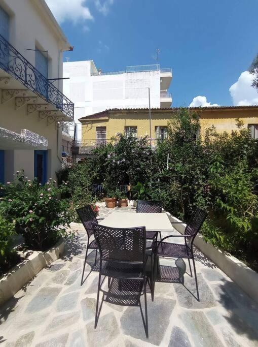The -300 -A Centrally Located Heritage Home EEsparta Exterior foto