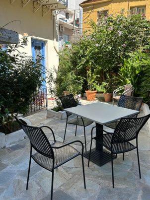 The -300 -A Centrally Located Heritage Home EEsparta Exterior foto